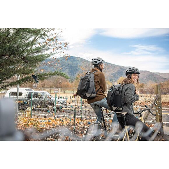 CamelBak H.A.W.G. Commute 30 Bike Backpack with Weatherproof Laptop Sleeve Black - Picture 10 of 12